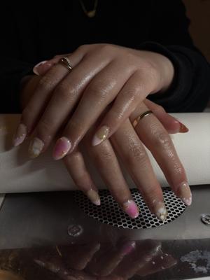 Pink and mauve marble ombre nails flecked with gold