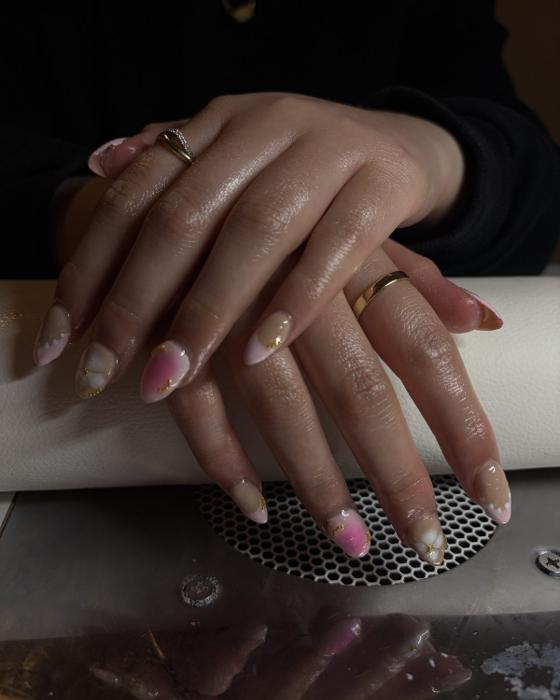 Pink and mauve marble ombre nails flecked with gold